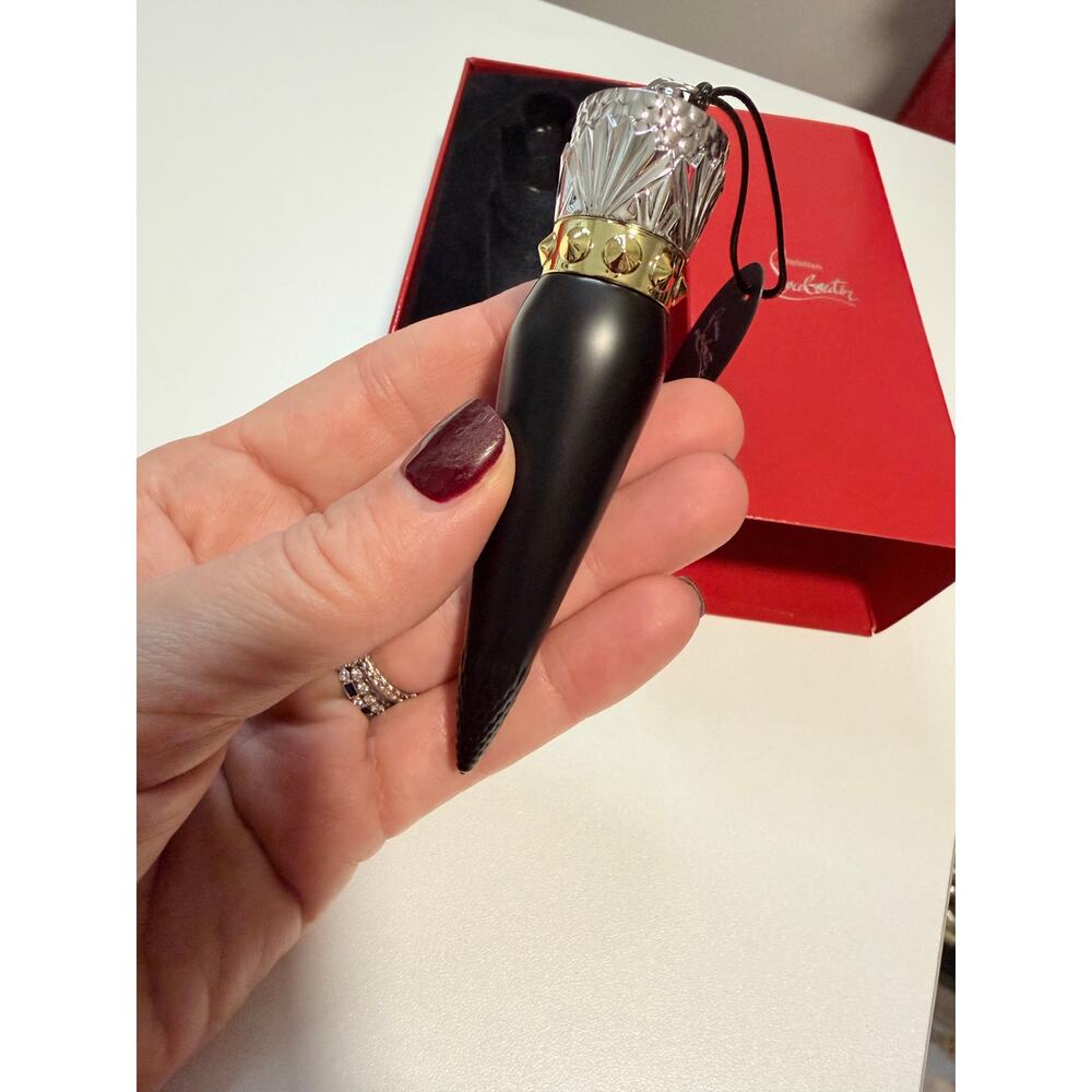 Christian Louboutin Red Dramadouce 005M Velvet Matte Lipstick - Picture 5 of 11